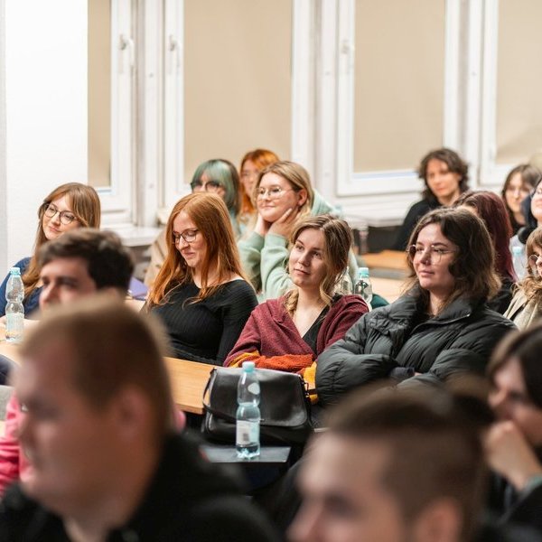 Uczestnicy warsztatów podczas dyskusji. Fot. Michał Wielebski